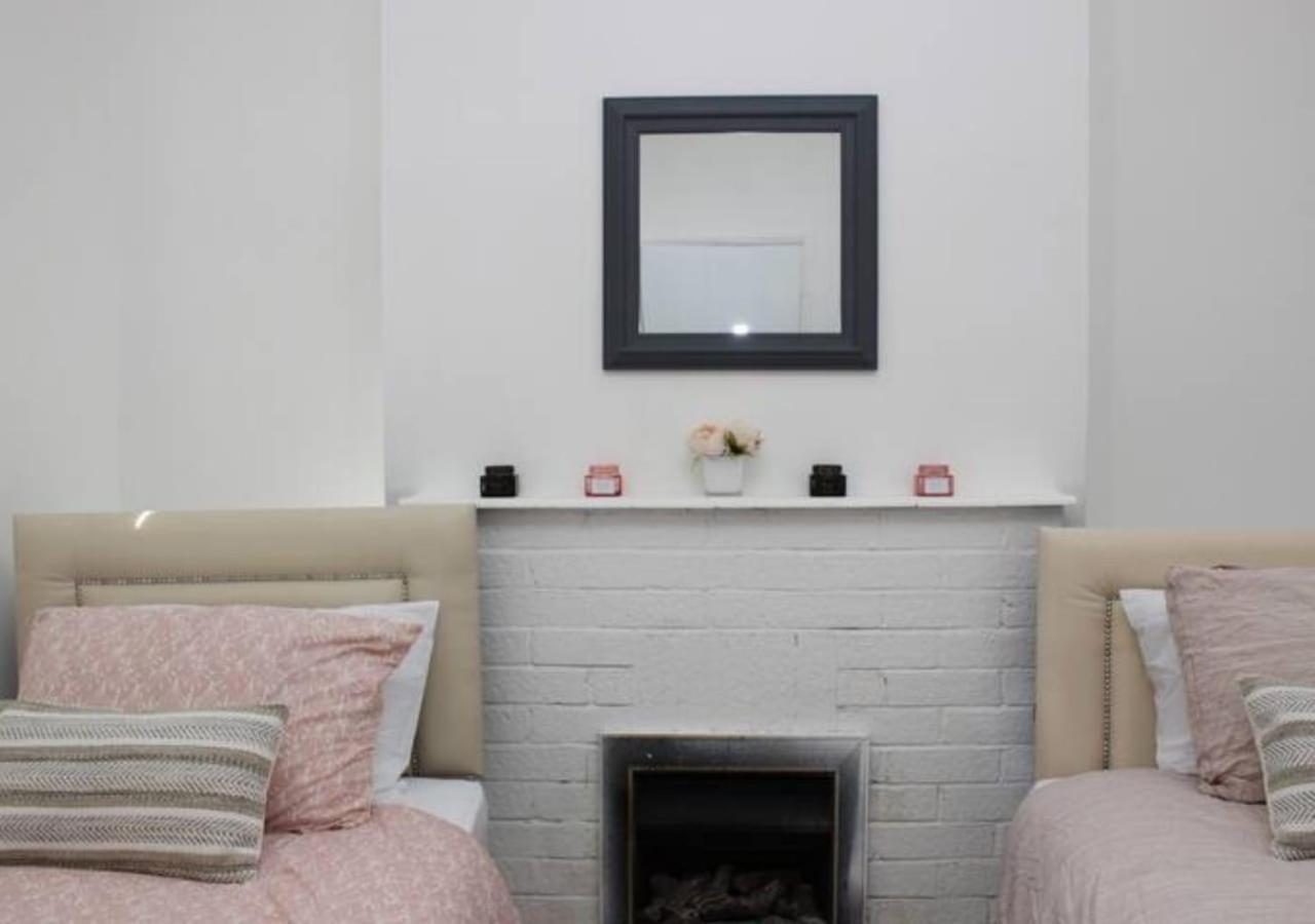 Newly Refurbished 3 Bed 2.5 Bath House In Staines Villa Екстериор снимка