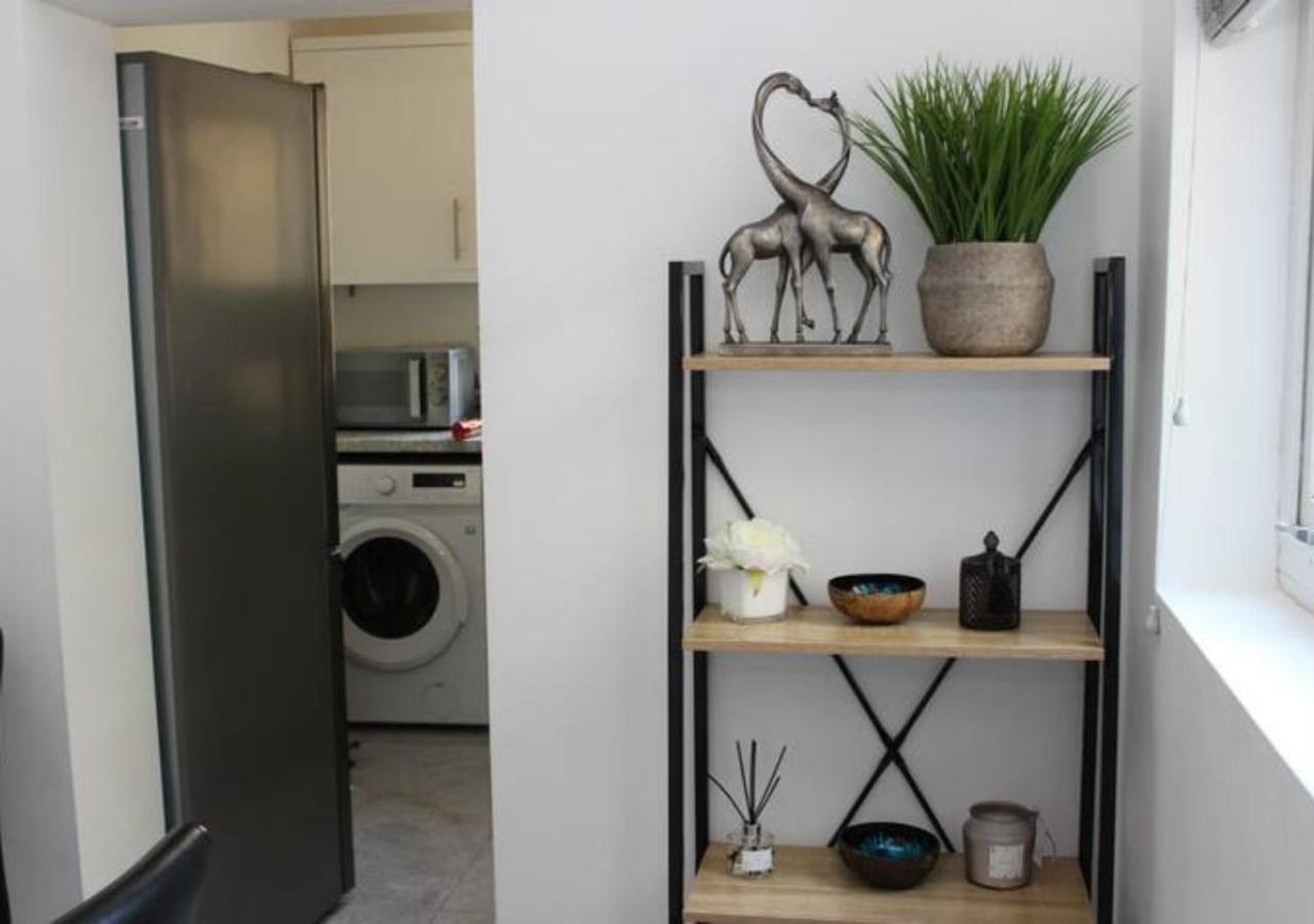 Newly Refurbished 3 Bed 2.5 Bath House In Staines Villa Екстериор снимка